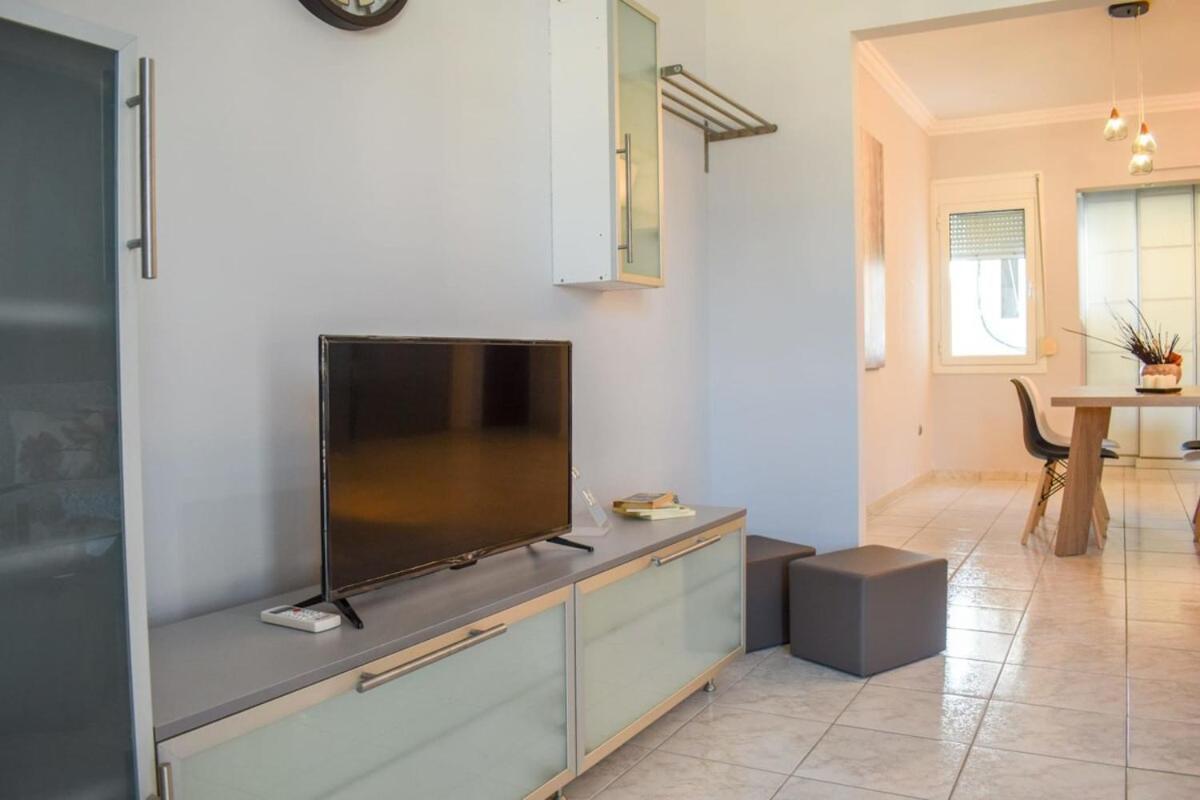 فيلا Cozy Flat On The Main Square, 10Min To The Sea كالاماتا المظهر الخارجي الصورة