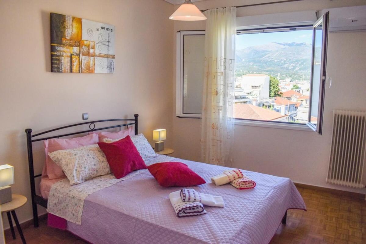 فيلا Cozy Flat On The Main Square, 10Min To The Sea كالاماتا المظهر الخارجي الصورة