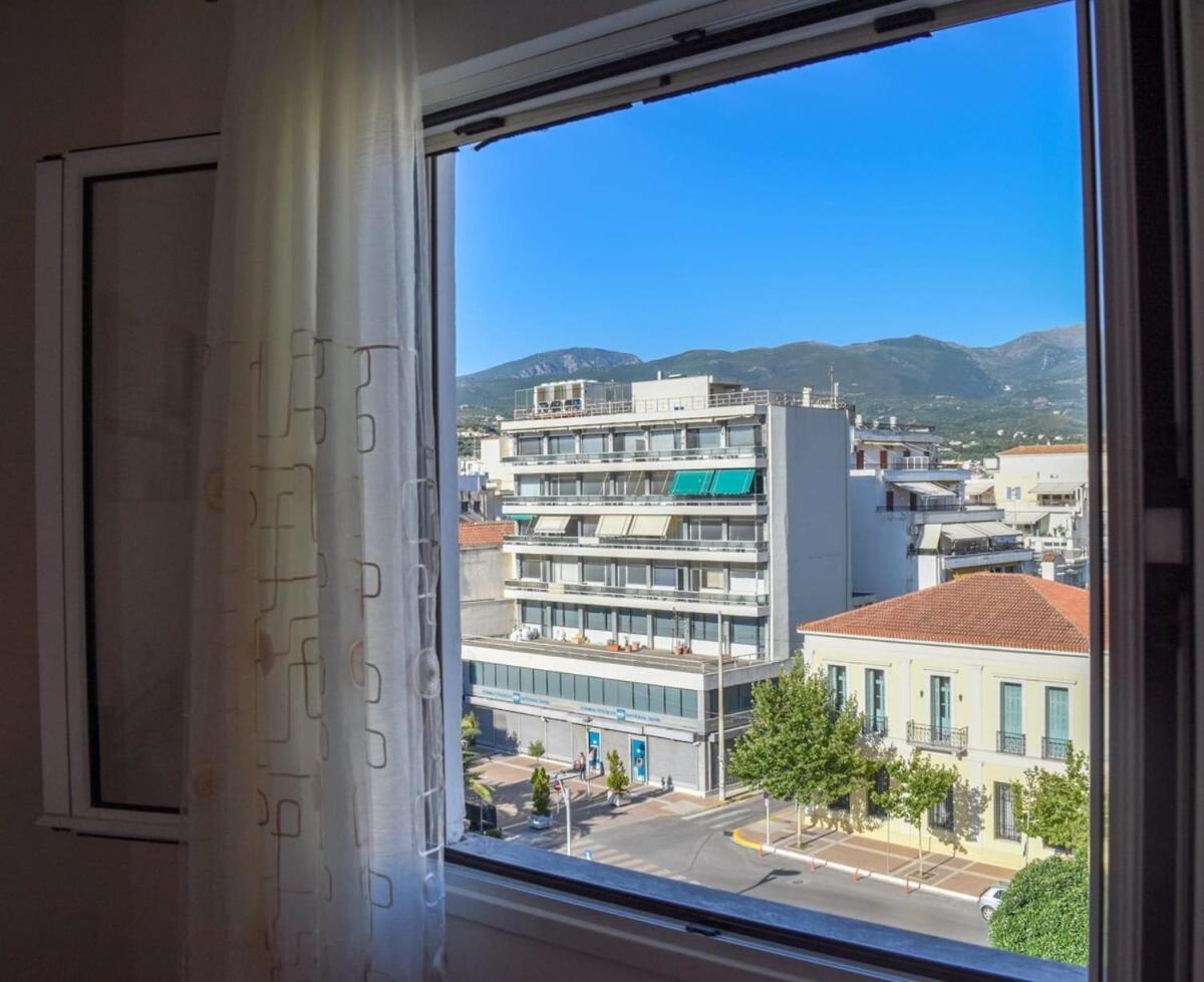 فيلا Cozy Flat On The Main Square, 10Min To The Sea كالاماتا المظهر الخارجي الصورة