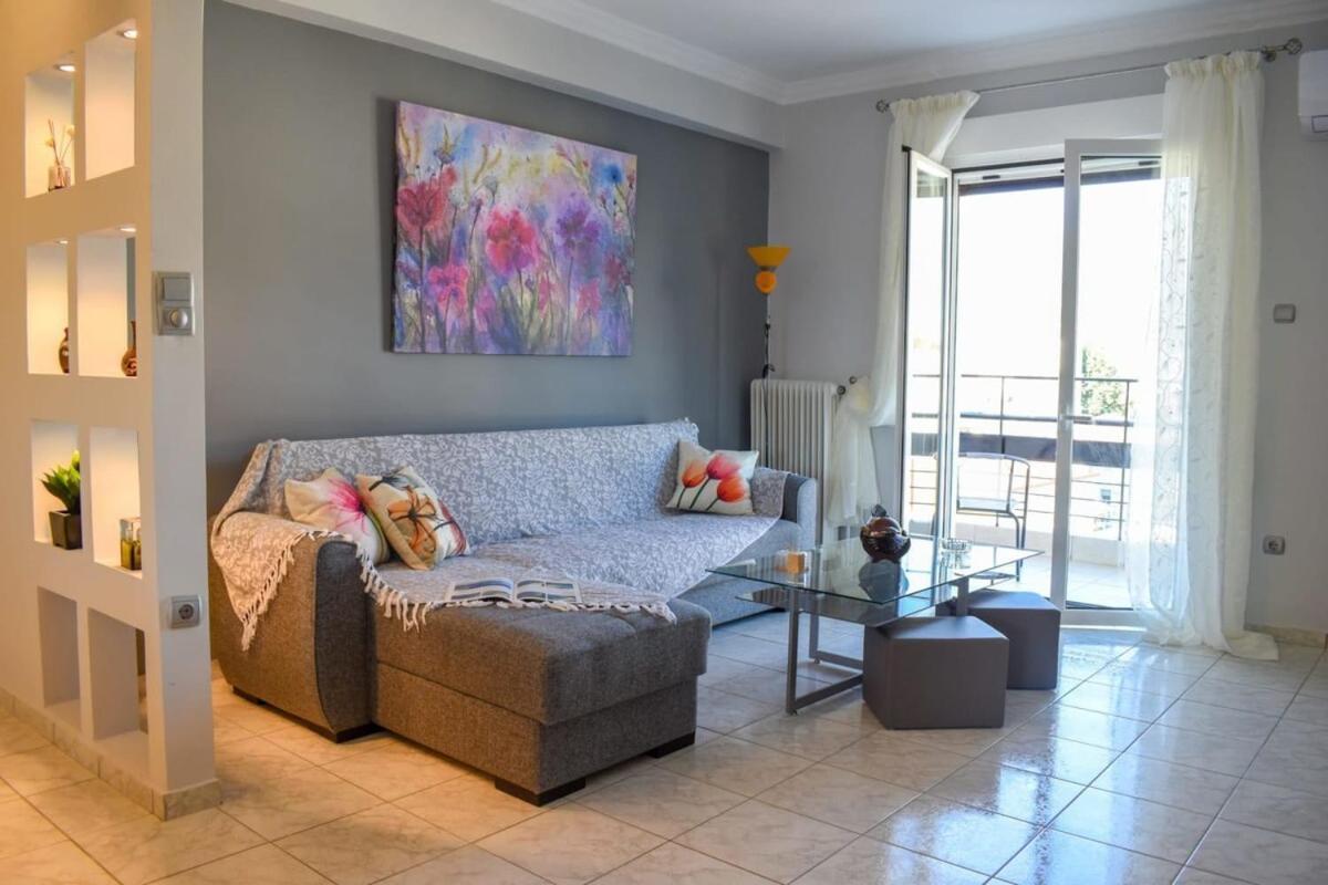 فيلا Cozy Flat On The Main Square, 10Min To The Sea كالاماتا المظهر الخارجي الصورة