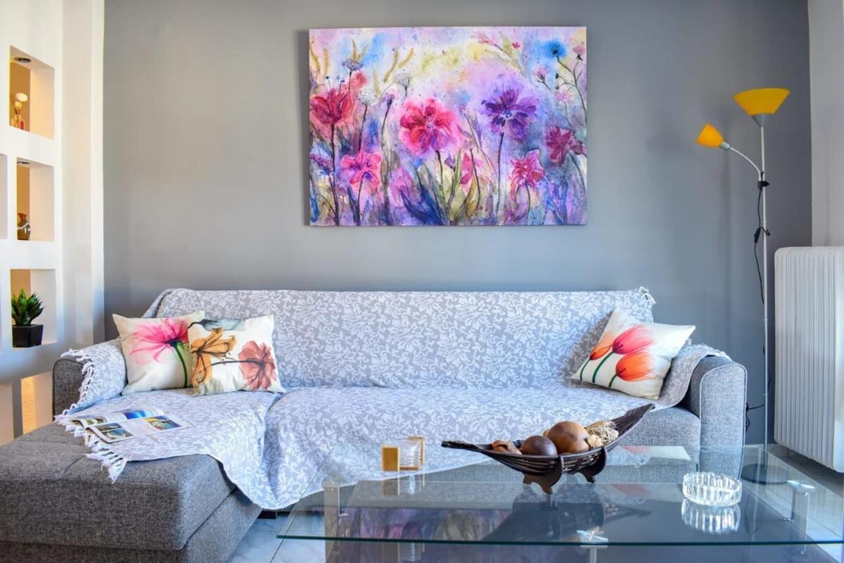 فيلا Cozy Flat On The Main Square, 10Min To The Sea كالاماتا المظهر الخارجي الصورة